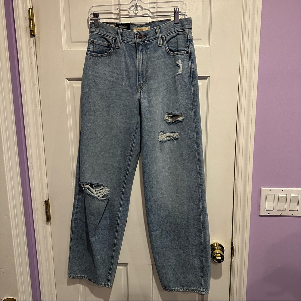 NWT Levi’s Premium Baggy Dad Distressed Jeans – Light Wash – Size 26 x 32